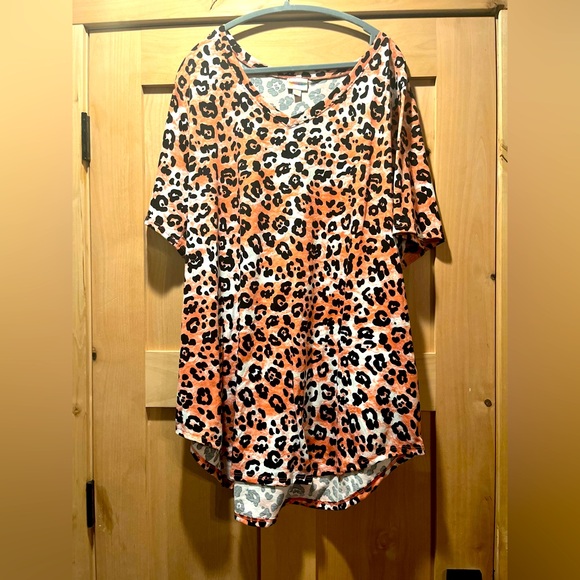 LuLaRoe Tops - LuLaRoe pink and white 3x shirt.